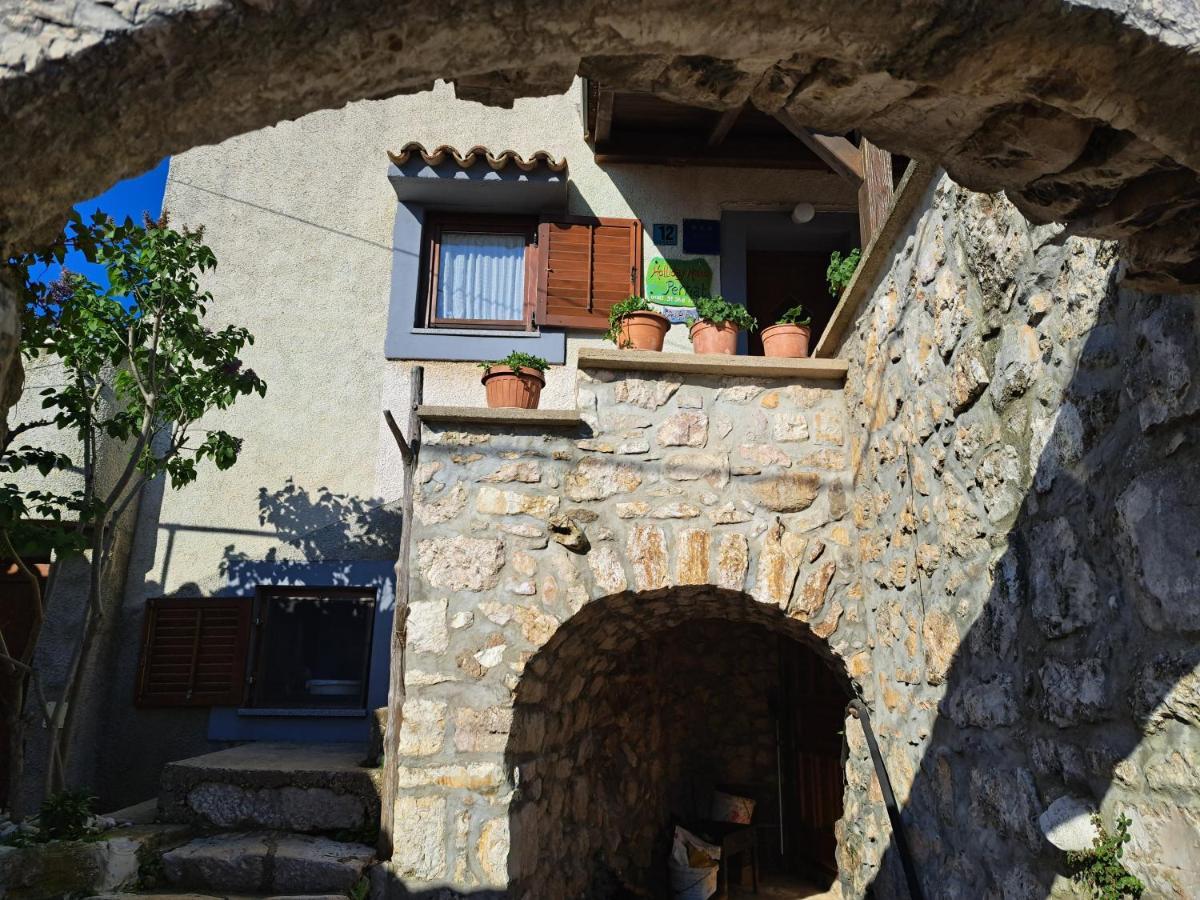 Vakantiehuis Holiday Home Pernat Pernata